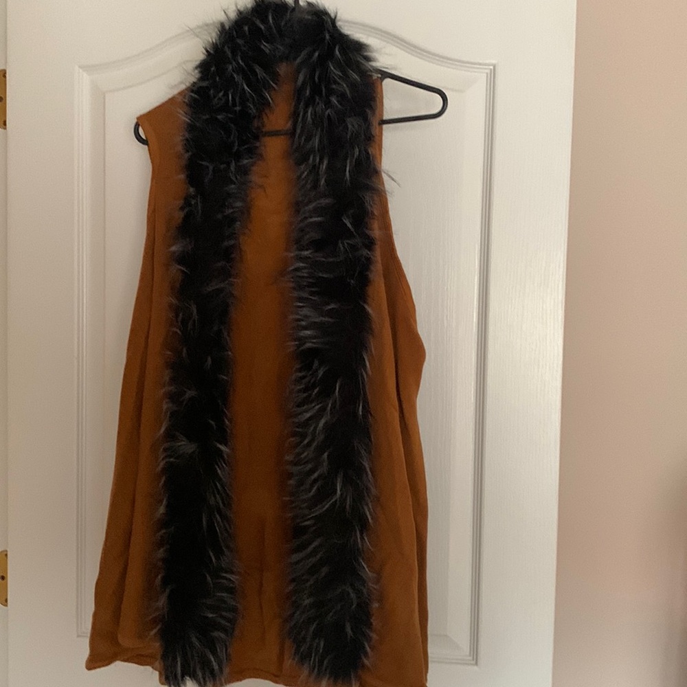 Faux fur collar vest